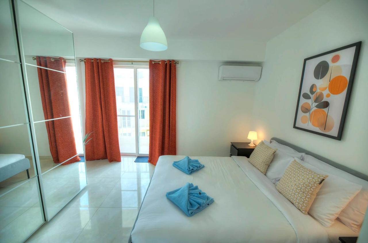 Seafront Beautifully Furnished 2 Bedrooms Gogzr-3 Gzira Zewnętrze zdjęcie