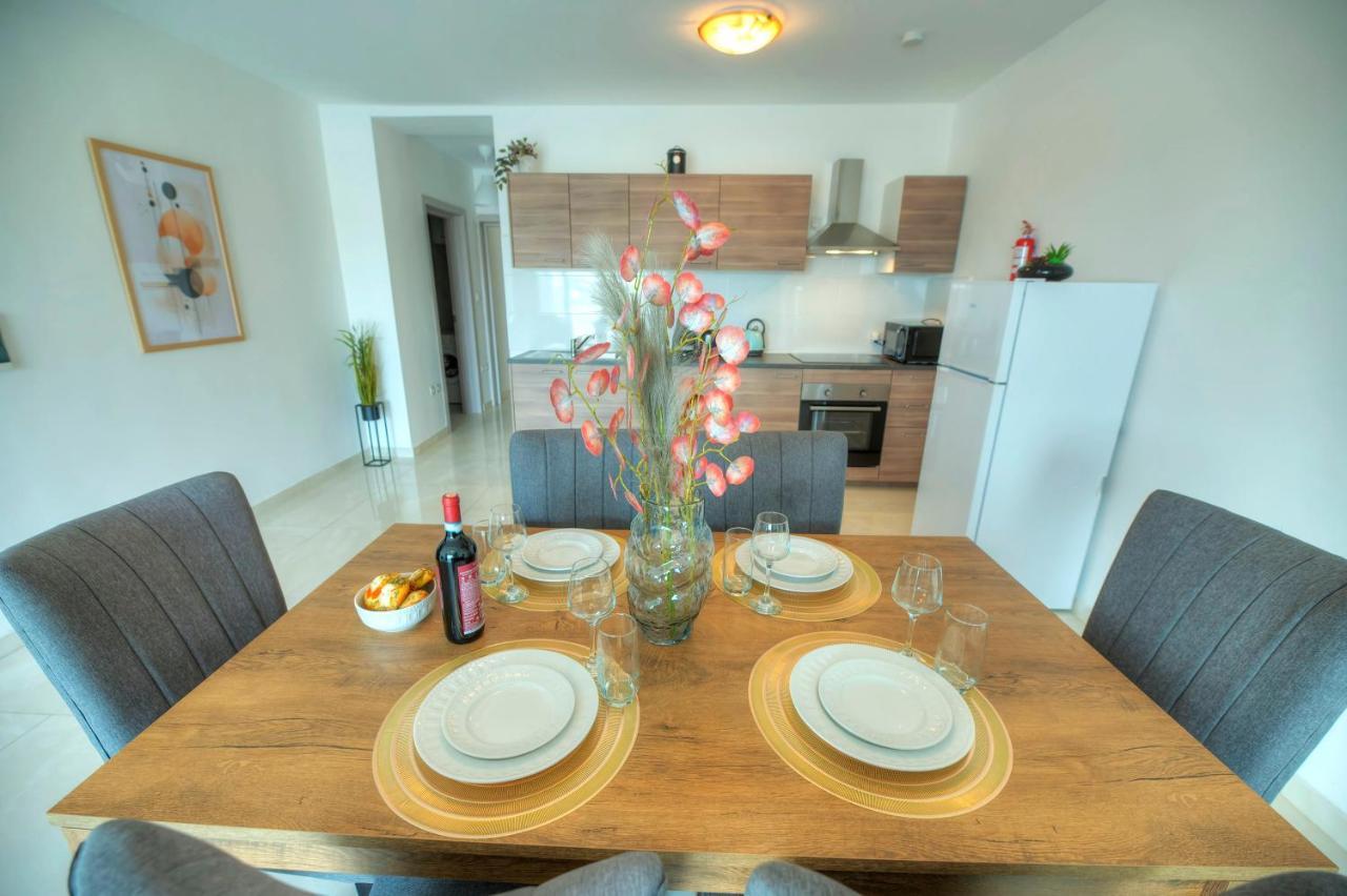 Seafront Beautifully Furnished 2 Bedrooms Gogzr-3 Gzira Zewnętrze zdjęcie