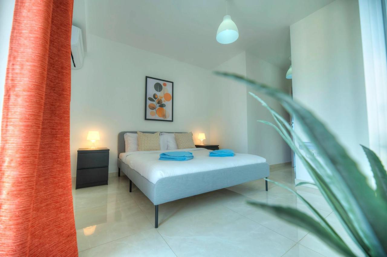 Seafront Beautifully Furnished 2 Bedrooms Gogzr-3 Gzira Zewnętrze zdjęcie