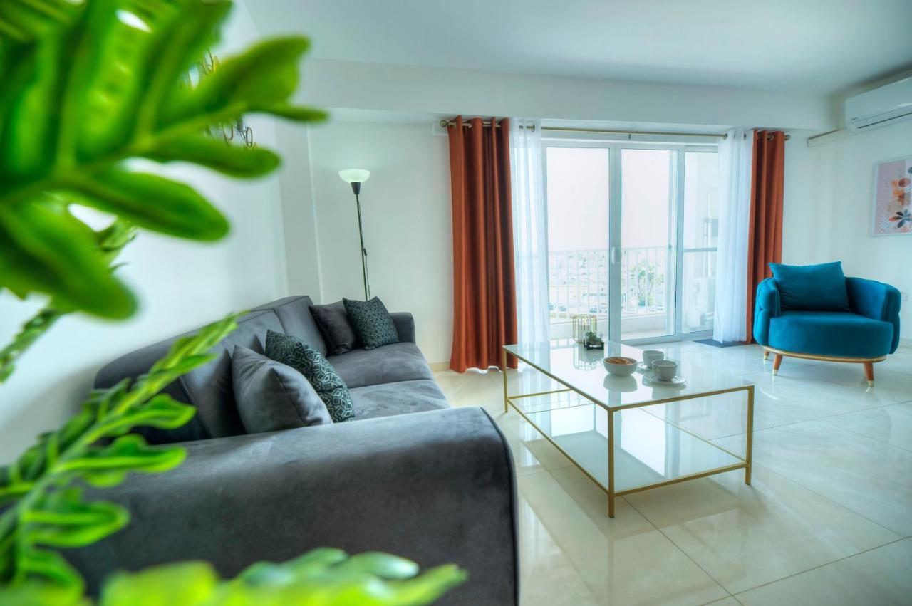 Seafront Beautifully Furnished 2 Bedrooms Gogzr-3 Gzira Zewnętrze zdjęcie