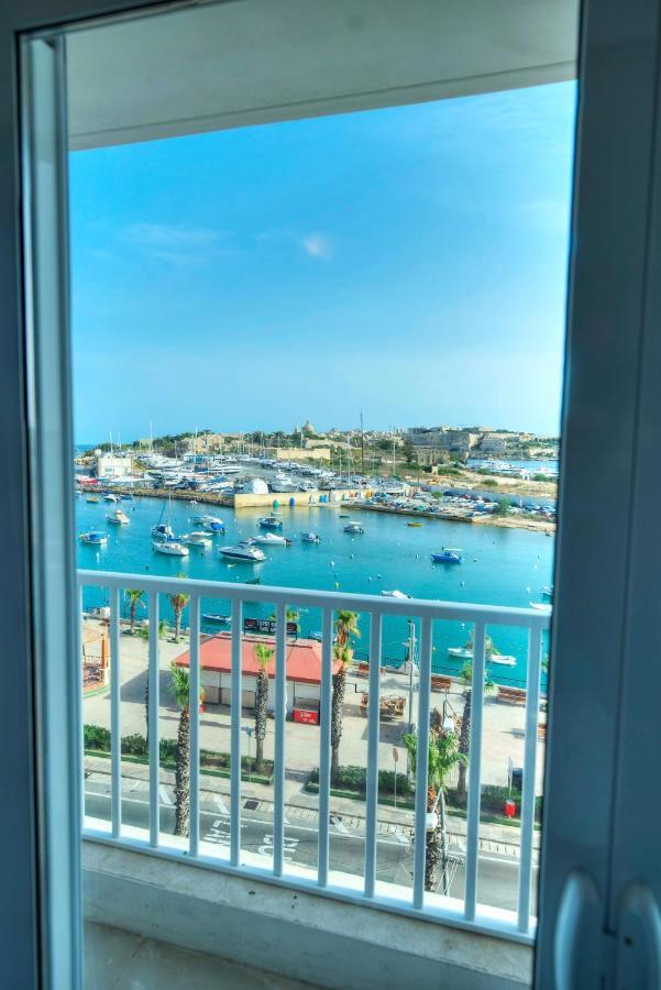 Seafront Beautifully Furnished 2 Bedrooms Gogzr-3 Gzira Zewnętrze zdjęcie
